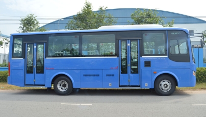 Hai cửa lên xuống rộng rãi